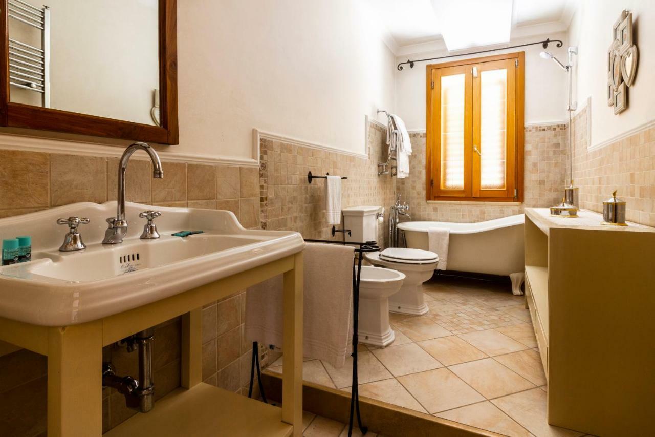 Flori'S Bed & Breakfast Viareggio Exterior photo